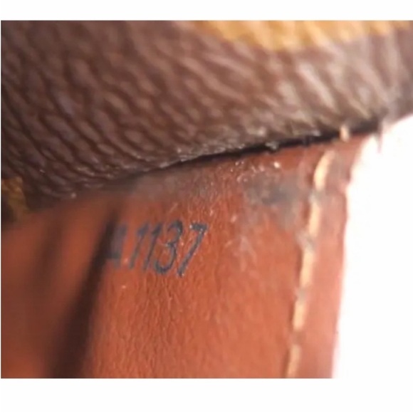 Authentic Louis Vuitton Portefeuille Sarah Long Wallet - Picture 12 of 12